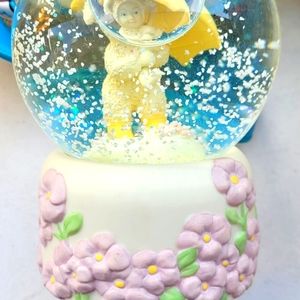 Snowbunnies snow globe